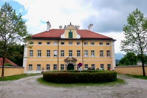 Image of the front of the Von Trapp Family House