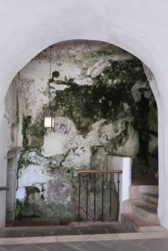 Image of wall of Predjama Castle