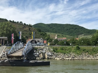 Image of ferry landing at Spitz