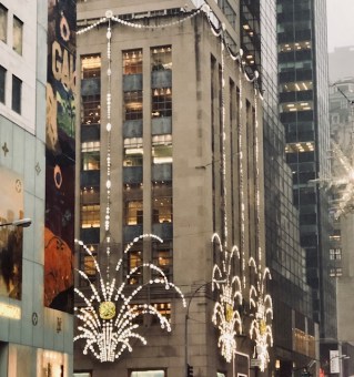 Image of Tiffany building lit up for Christmas