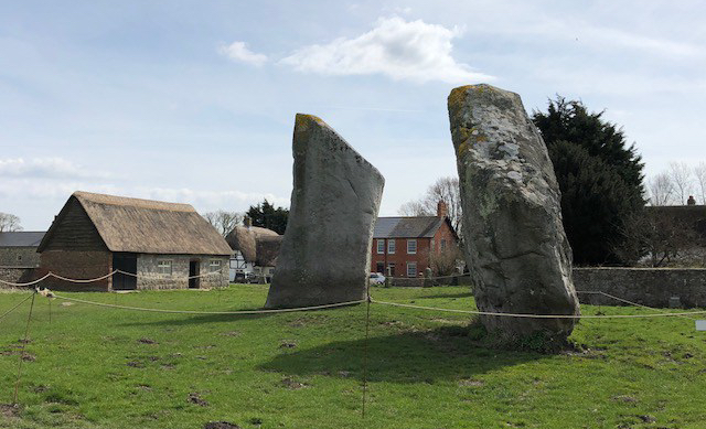 Stonehenge and Avebury: A Day in Neolithic England – Maureen's Suitcase