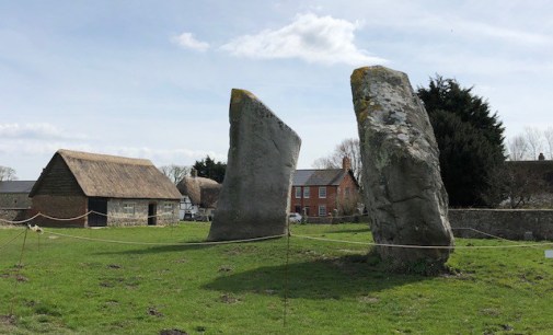 Image of barn next to the standing stones.