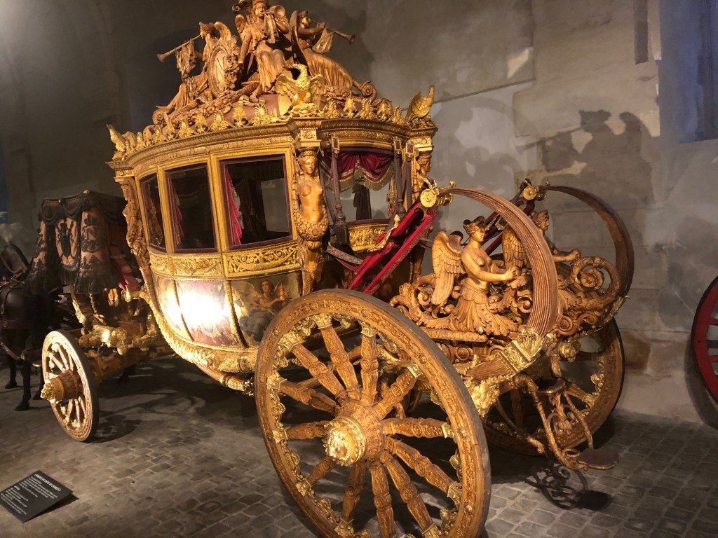 Image of gilded carriage.